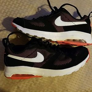 Woman's Nike shoes size 9